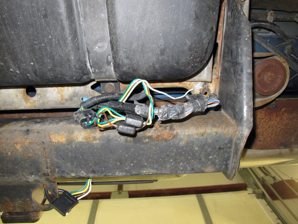 T One Vehicle Wiring Harness With 4 Pole Flat Trailer Connector