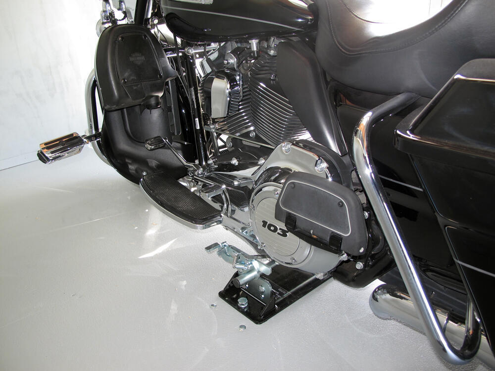 B&W Biker Bar Motorcycle Tie-Down System For Trailers - Harley-Davidson ...