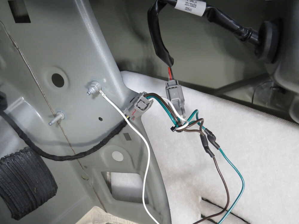 2017 Chevrolet Cruze Curt T-Connector Vehicle Wiring Harness with 4