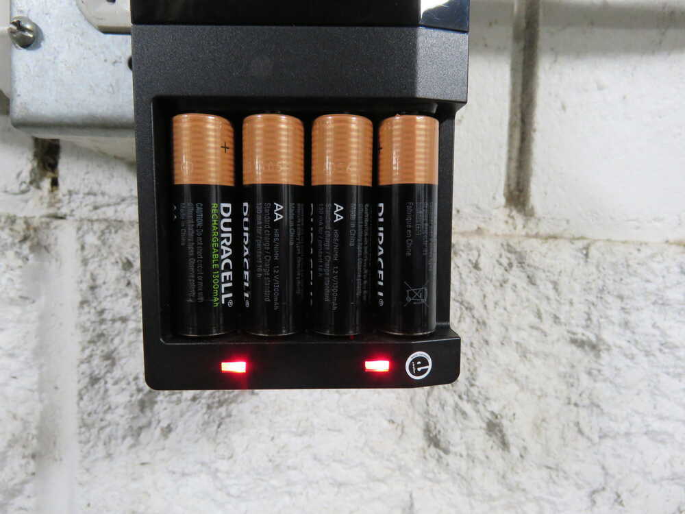 Duracell Ion Speed 1000-Battery-Charger for AA and AAA-batteries, Includes  4 Pre-Charged AA-Rechargeable-Batteries, for Household and Business Devices