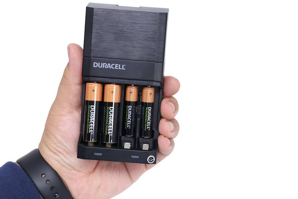 Duracell Ion Speed 4000 Battery Charger With Rechargeable Batteries Aa And Aaa Nimh Duracell