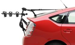 Trunk-mounted bicycle carrier on car with spoiler
