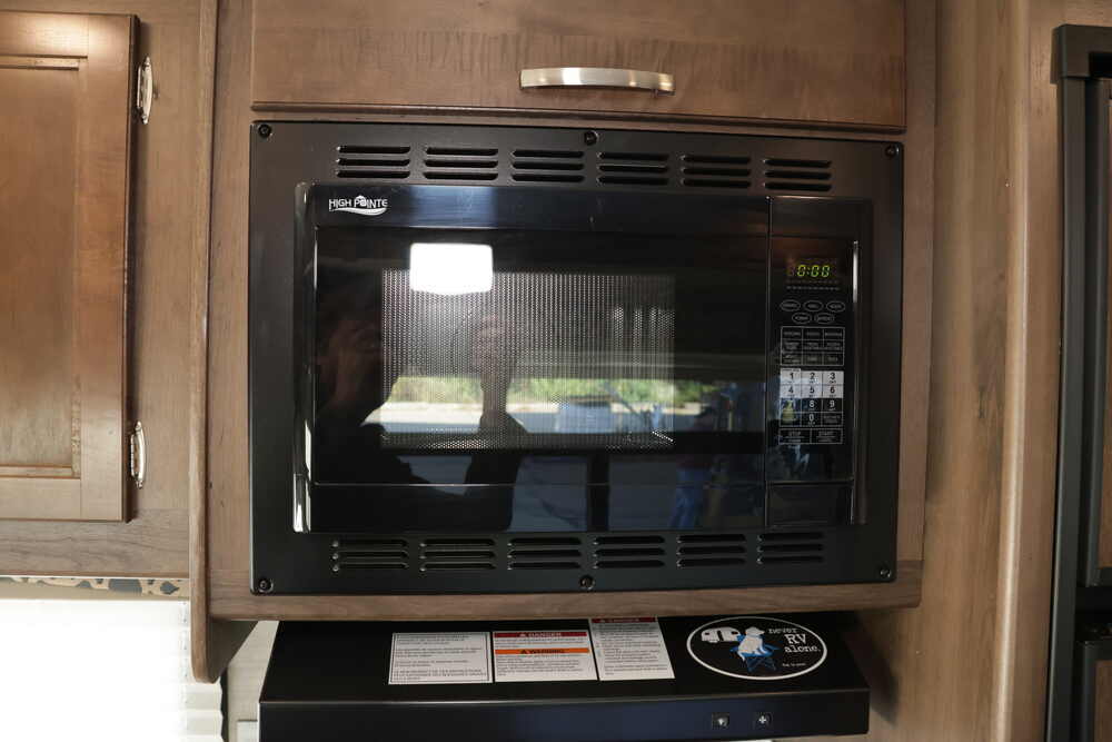 High Pointe 1.1 CU FT 1000-Watt Built-in Convection Microwave with Tri –  Burnstine's Distributing