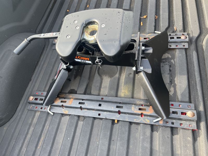 Curt A25 5th Wheel Trailer Hitch - Dual Jaw - 25,000 lbs CURT Fifth ...