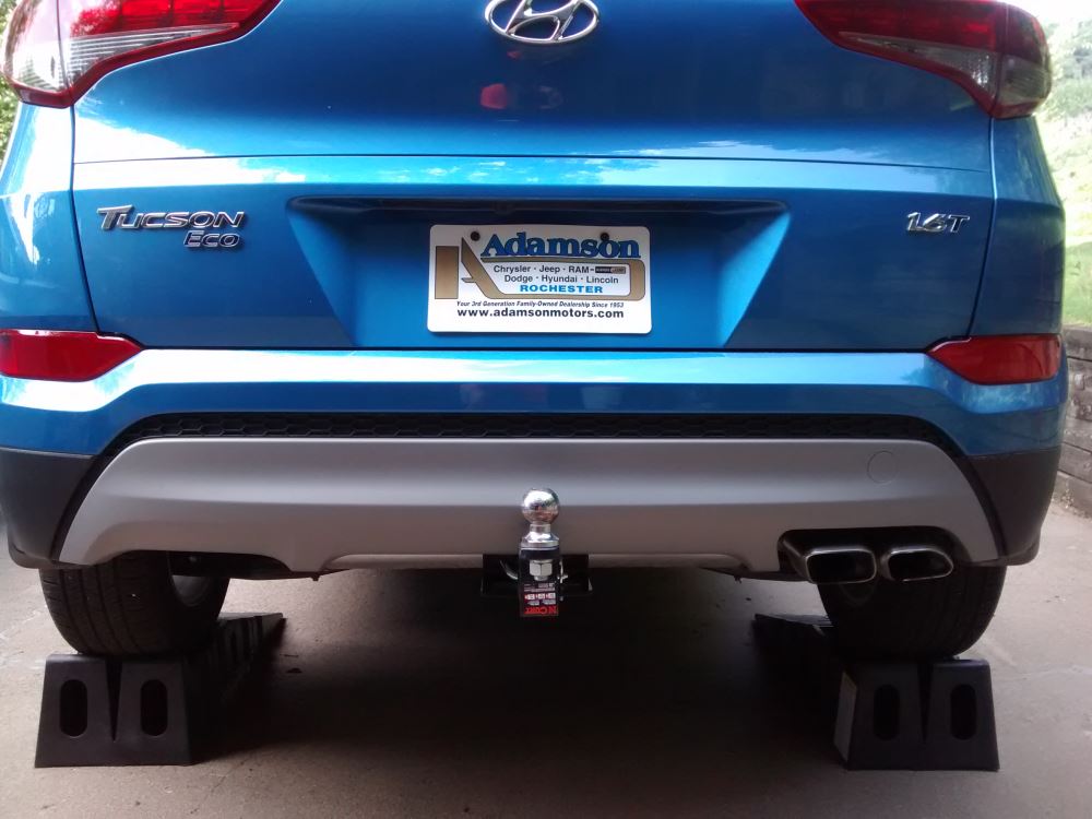 2017 Hyundai Tucson Curt Trailer Hitch Receiver Custom Fit Class II