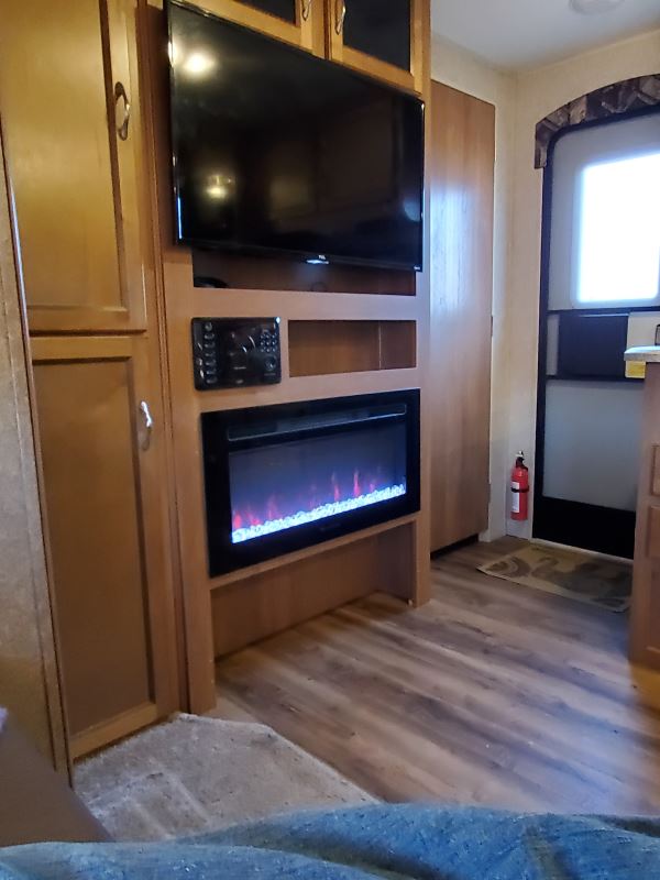 Greystone 32" Electric Fireplace with Crystals Recessed Mount Black