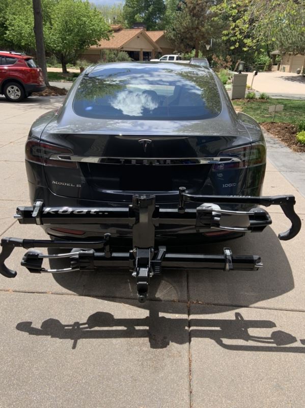 Tow hitch tesla