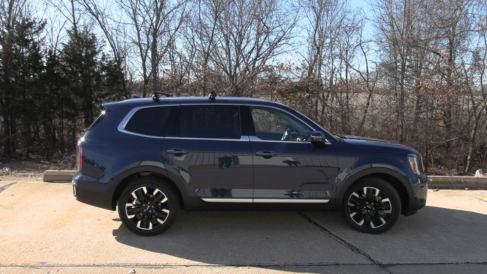 2022 Kia Telluride RhinoRack Vortex Aero Crossbars Aluminum Silver