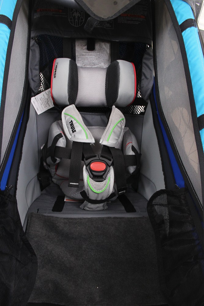 thule child carrier baby supporter