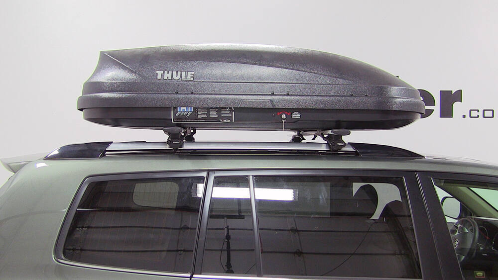 Toyota Highlander Thule Pulse Medium Rooftop Cargo Box 14 cu ft